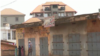 Des magasins sont fermés dans la capitale Conakry.