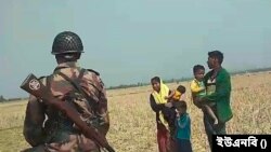 টেকনাফের হোয়াইক্যং উলুবনিয়া পয়েন্ট দিয়ে রোহিঙ্গারা অনুপ্রবেশের চেষ্টা করায় বিজিবি পরিবারের ৪ জনকে পুশব্যাক করেছে। ৫ ফ্রেবুয়ারি, ২০২৪।