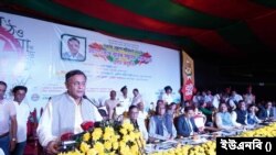 পররাষ্ট্রমন্ত্রী ড. হাছান মাহমুদ ২৩ ফেব্রুয়ারি, চট্টগ্রাম সিটি কর্পোরেশন (চসিক) মহান একুশে সম্মাননা পদক প্রদান অনুষ্ঠান শেষে সাংবাদিকদের বিভিন্ন প্রশ্নের জবাব দিচ্ছেন। 