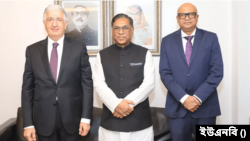 সচিবালয়ে বিদ্যুৎ, জ্বালানি ও খনিজ সম্পদ প্রতিমন্ত্রী নসরুল হামিদের সঙ্গে আইটিএফসি প্রধান নির্বাহী কর্মকর্তা ইঞ্জিনিয়ার হানি সালেম সুনবল।