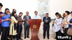 পররাষ্ট্র মন্ত্রণালয়ে সাংবাদিকদের সঙ্গে ড. হাছান মাহমুদ। ২ এপ্রিল, ২০২৪।