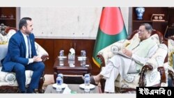 আইওএম মিশন প্রধান আব্দুসাত্তর ইসোয়েভের সঙ্গে পররাষ্ট্রমন্ত্রী ড. হাছান মাহমুদ।