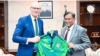 পররাষ্ট্র মন্ত্রণালয়ে হাছান মাহমুদের সঙ্গে আয়ারল্যান্ডের বাণিজ্যমন্ত্রী সাইমন কোভেনি। ১৮ মার্চ, ২০২৪।