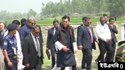 কুড়িগ্রামের ধরলাপাড়ের অর্থনৈতিক অঞ্চলের জন্য নির্ধারিত স্থান পরিদর্শনে ভুটানের রাজা জিগমে খেসার নামগিয়েল ওয়াংচুক। ২৮ মার্চ, ২০২৪।
