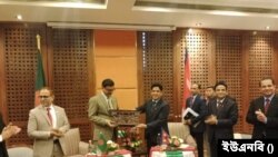 নেপালের রাজধানী কাঠমান্ডুতে নেপালের কাকরভিটা স্থলবন্দরকে বাংলাদেশের বাংলাবান্ধা স্থলবন্দরের সঙ্গে যুক্ত করার উপায় নিয়ে আলোচনা সভায় বাংলাদেশের নৌপরিবহন প্রতিমন্ত্রী খালিদ মাহমুদ চৌধুরী ও নেপালের বাণিজ্যমন্ত্রী দামোদর ভান্ডারী। ২৩ মার্চ, ২০২৪।