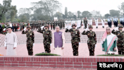 জাতীয় স্মৃতিসৌধে পুষ্পস্তবক অর্পণ করে শ্রদ্ধা নিবেদন করেন রাষ্ট্রপতি সাহাবুদ্দিন, প্রধানমন্ত্রী শেখ হাসিনা ও ভুটানের রাজা ওয়াংচুক।