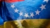 El grupo de derechos humanos Provea dijo en la red social que indígenas "denuncian que bandas armadas se han trasladado a sus territorios para apropiarse de zonas mineras".