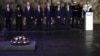 Presidenti Joe Biden duke marrë pjesë në një ceremoni përkujtimore në Hollin e Kujtesës në Yad Vashem, Qendra Botërore e Përkujtimit të Holokaustit, në Jerusalem, 13 korrik 2022