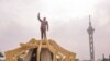 Une vue générale du mausolée du héros de l'indépendance congolais tué Patrice Lumumba à la tour Limete à Kinshasa le 30 juin 2022. (Photo par Arsène Mpiana / AFP)