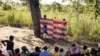 Des jeux pour les enfants pour mettre à distance les atrocités au Mozambique