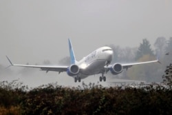 Un Boeing 737 MAX de United Airlines despega del Aeropuerto Municipal en Renton, Washington.