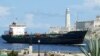 Archivo - Un buque petrolero venezolano en la Bahía de La Habana, Cuba, el 9 de setiembre de 2005.