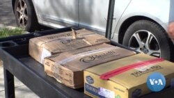VOA英语视频: 志愿者和生意人用爱心来帮助社区战胜疫情