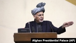 Presiden Ashraf Ghani di hadapan sidang gabungan parlemen di Kabul, Afghanistan (25/4).