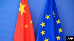 资料照：欧盟旗帜与中国国旗