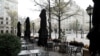 Mesas vacías en un restaurante de la Avenida Pennsylvania, en el centro de Washington D.C., el 31 de marzo de 2020.