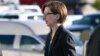 Laura Cooper, vicesecretaria adjunta de Defensa, llega al Capitolio para testificar a puertas cerradas en la investigación de juicio político que realizan tres comisiones de la Cámara de Representantes. 23 de octubre de 2019. Reuters/Erin Scott.