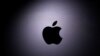 El logotipo de Apple se ve en un Macbook en esta ilustración.