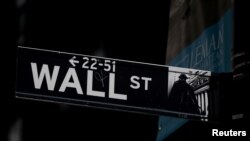 La agencia calificadora S&P 500 hizo un cierre ligeramente al alza en la bolsa de Nueva York el lunes, tras consideraciones de los accionistas de una nueva e inminente reapertura económica en Estados Unidos.