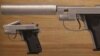 Dos de las pistolas usadas por el legendario agente 007que fueron robadas de una residencia en el norte de Londres.