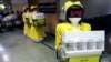 Robots con trajes de enfermera llevan documentos médicos en el Hospital General de Mongkutwattana en Bangkok, Tailandia, 6 de febrero de 2019. REUTERS / Athit Perawongmetha / File Photo