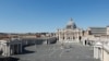 La siempre abarrotada Plaza de San Pedro del Vaticano ha quedado vacía después de la pandemia del coronavirus.