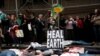 Activistas del cambio climático protestan en Wall St., en el Bajo Manhattan, durante las protestas de la Rebelión de la Extinción en la ciudad de Nueva York, el 7 de octubre de 2019. REUTERS / Shannon Stapleton.